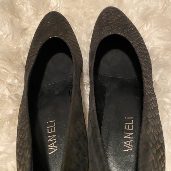New Vaneli golden and grey reptile suede sz 9.5 - Picture 9 of 10